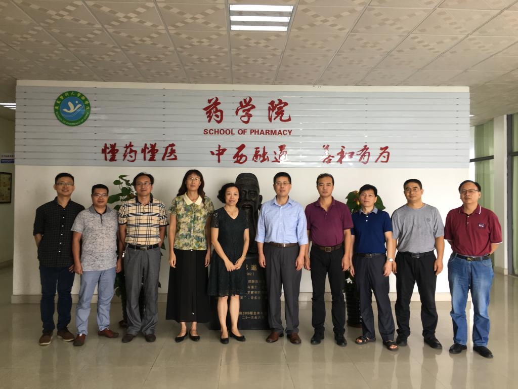公司领导与王东教授合影留念