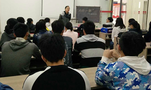 校继续教育学院倪少凯经理在讲话