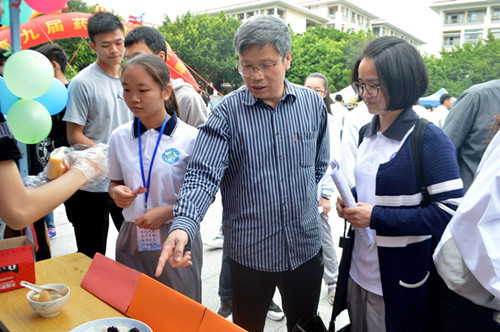 公司党委符学三副书记莅临赛场指导