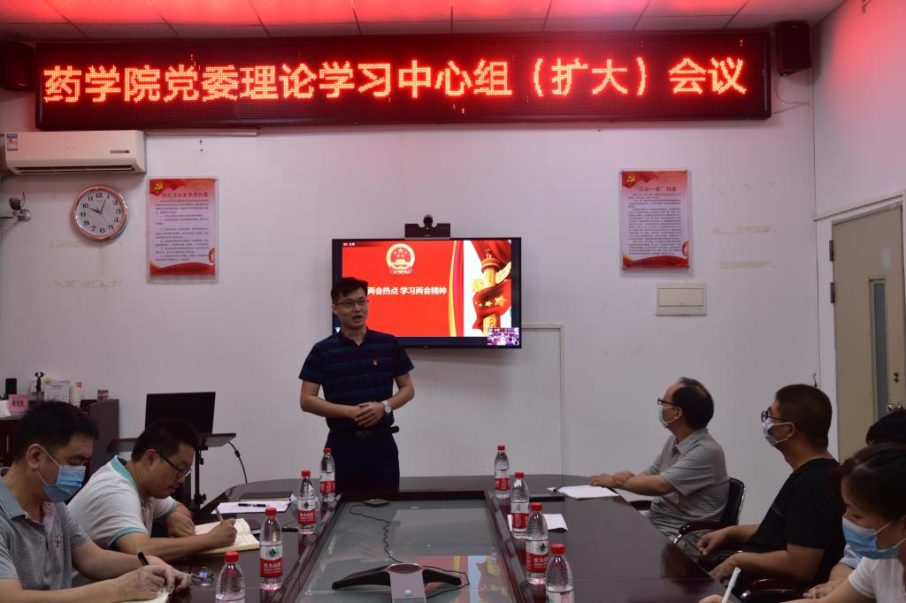 行政党支部书记丁磊同志讲微党课